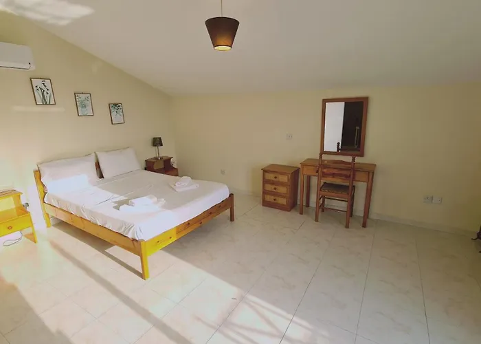 Sea And Salt Panoramic View Apartment Larnaca