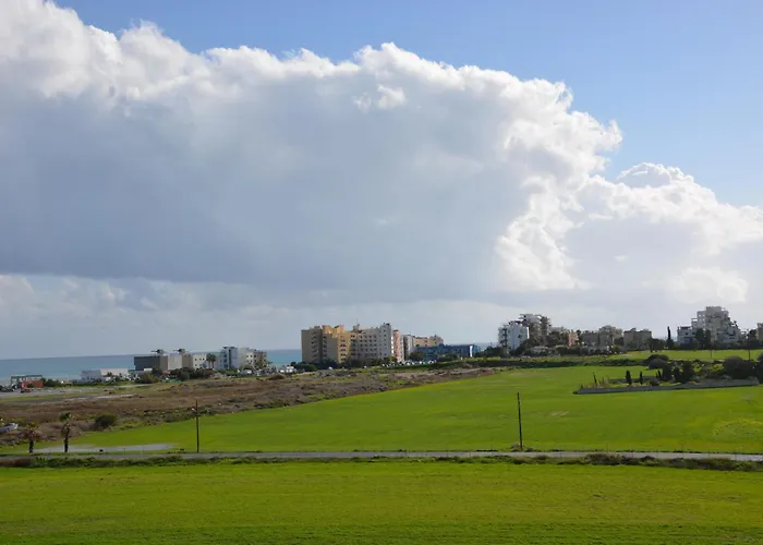 Sea And Salt Panoramic View Apartment Larnaca