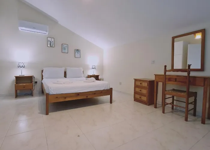 Sea And Salt Panoramic View Apartment Larnaca