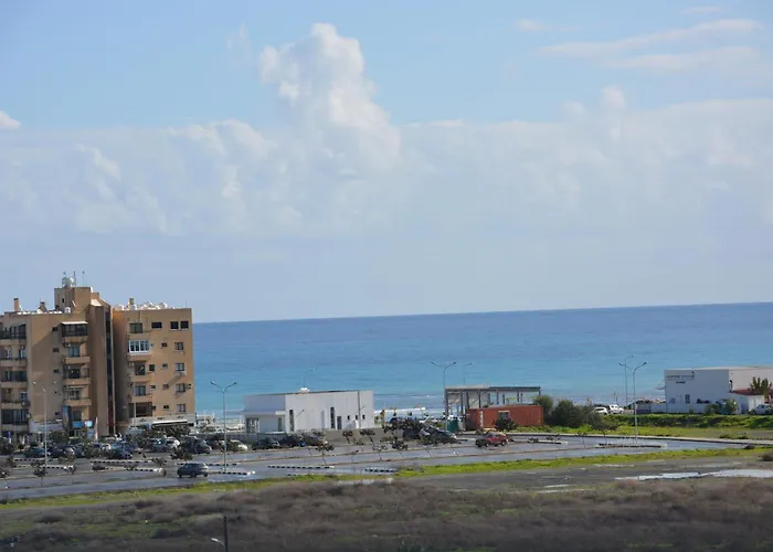 Sea And Salt Panoramic View Apartment Larnaca