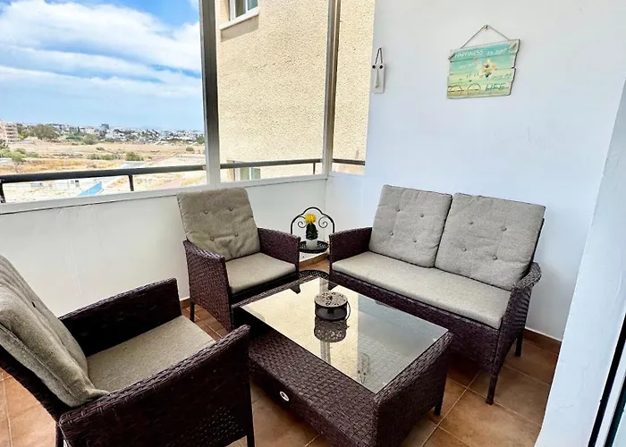 Sea And Salt Panoramic View Apartment Larnaka